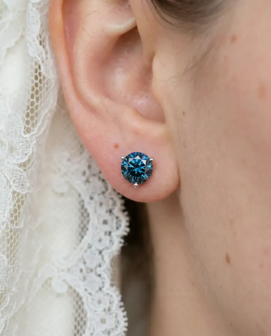 Lifestyle jewelry photography example